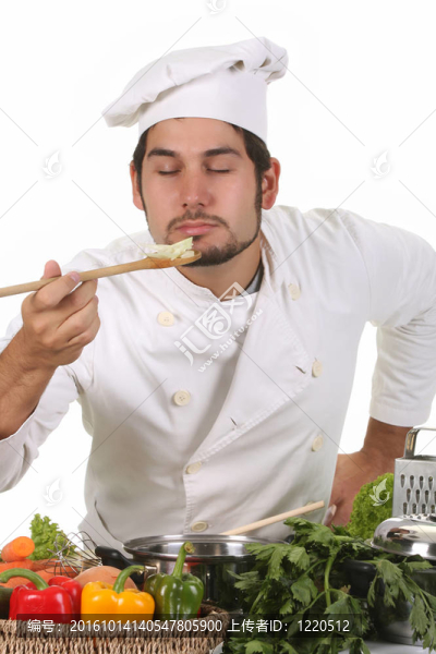 年輕的廚師聞