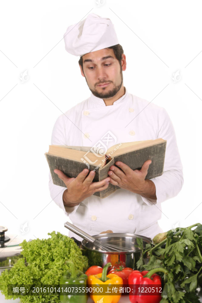 年輕廚師準備午餐