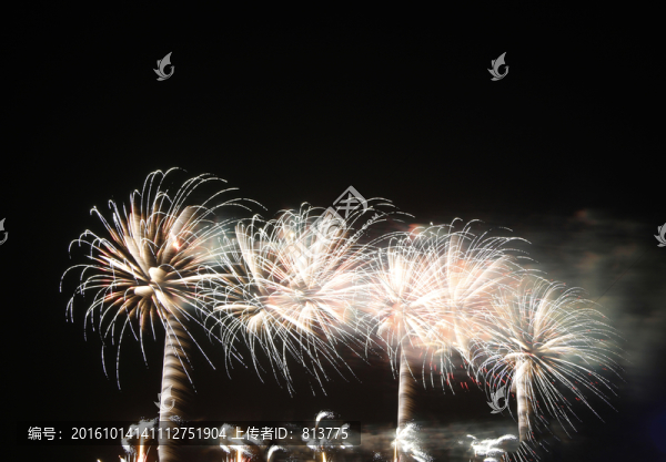 夜空中多彩煙火