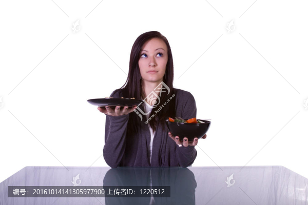 美麗的女孩決定吃什么
