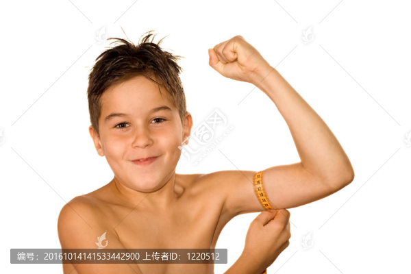 男孩拿他的測量