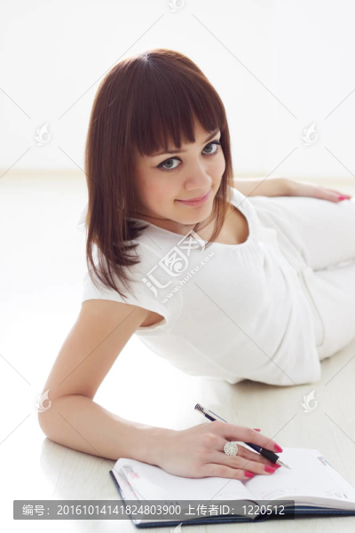 女孩在日記中寫道