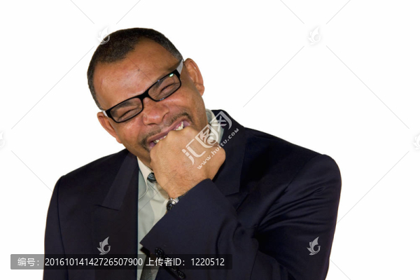高級商人咬他的拳頭