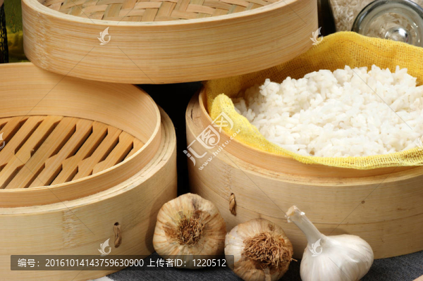 蒸籠蒸有機(jī)米飯