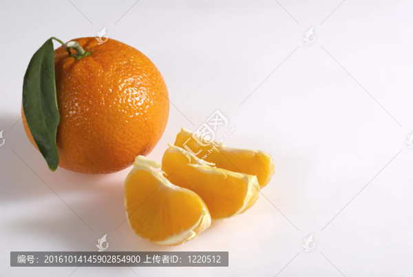 在桌子上甜美的Tangerine夜店的影子