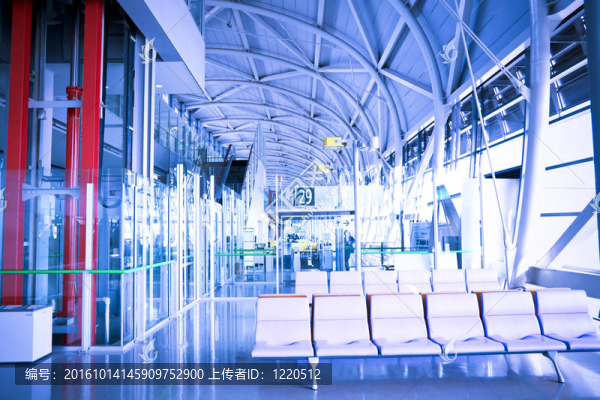 室內(nèi)的機(jī)場(chǎng)