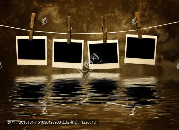 經(jīng)典老寶麗來照片與垃圾背景