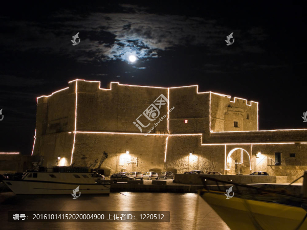 夜之城堡。莫諾波利。Apulia。