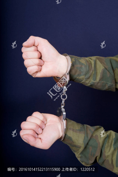 手上戴著手銬