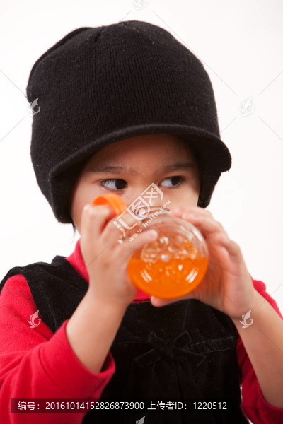 可愛的可愛的2歲的幼兒女孩
