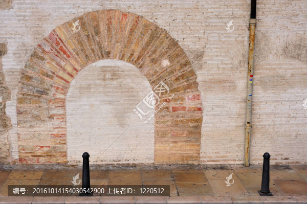 帶管的石拱橋