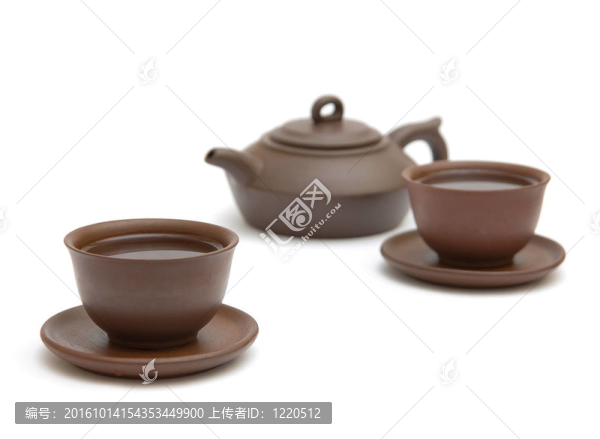 兩杯茶和棕色的茶壺