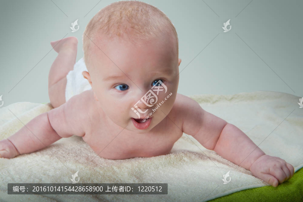 驚訝的嬰兒畫像
