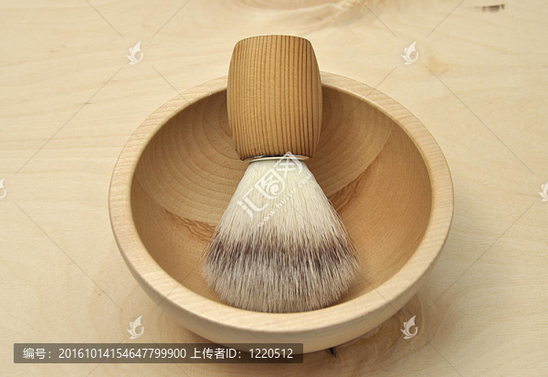 詳細(xì)和彩色的剃須刷圖片