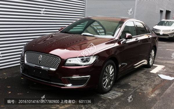 酒紅色美國進(jìn)口高級轎車