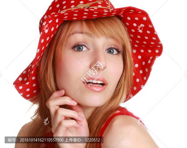 可愛(ài)的女孩穿著紅色的衣服和帽子