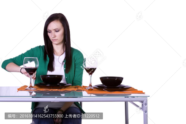 美麗的女人在等待她的丈夫