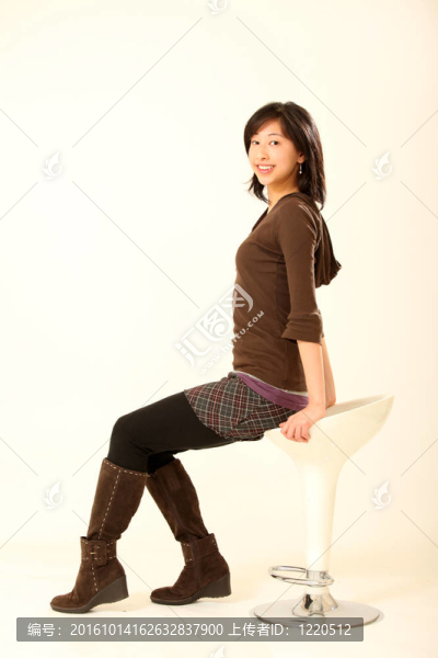 年輕可愛的亞洲女人