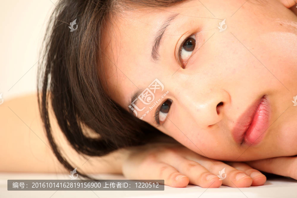 年輕可愛的亞洲女人