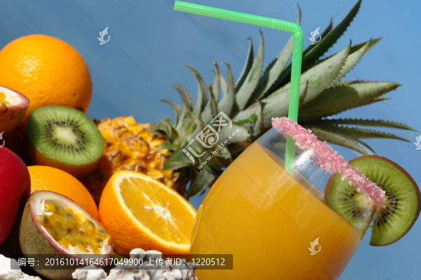 果汁和水果杯