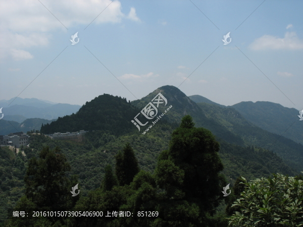 遠眺群山