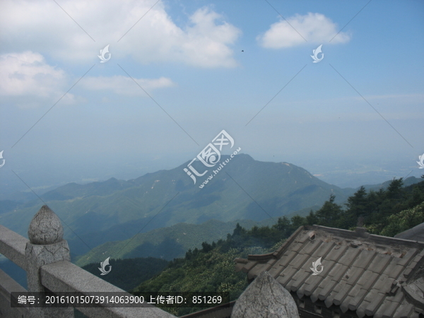 山巔一角