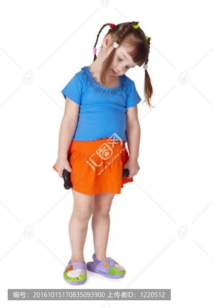 孩子累了，做運動啞鈴練習