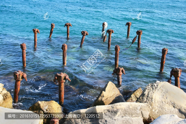 海水和破碎碼頭