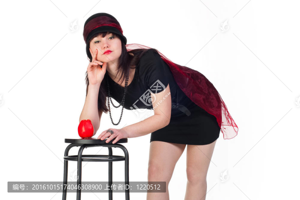 戴黑帽子的女孩