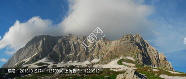 這是美麗的山地景觀北高加索。照片嗎？俄羅斯；2009六月。