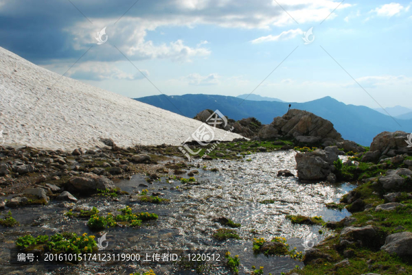 這是美麗的山地景觀北高加索。照片嗎？俄羅斯；2009六月。