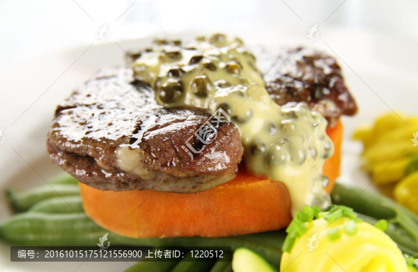 用胡椒牛排