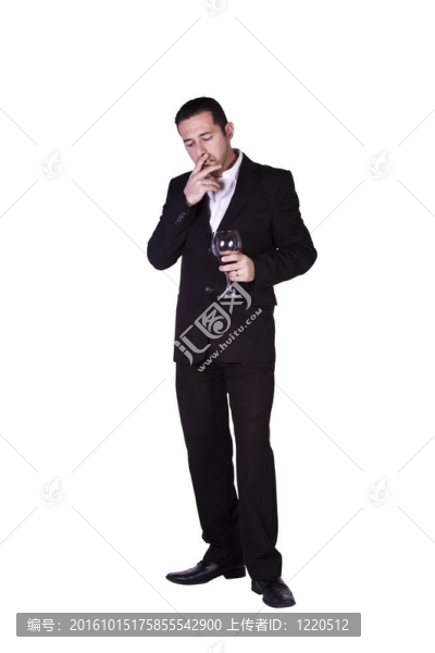 商人用一杯飲料和一支煙慶祝