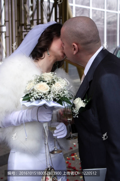 剛結婚的吻