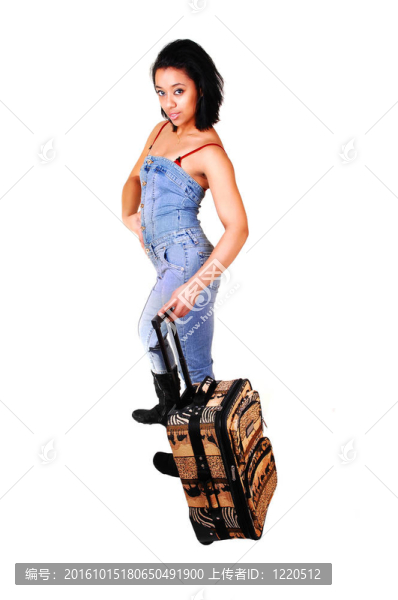 穿牛仔褲的女孩旅行。