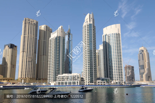 豪華公寓樓在迪拜碼頭。迪拜阿拉伯聯(lián)合酋長國