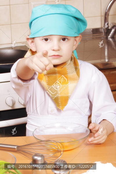 嚴(yán)重的廚師指著食指