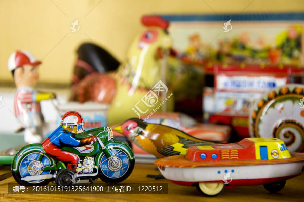 老式的金屬玩具