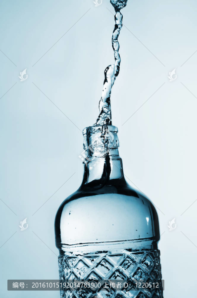 飛濺的水