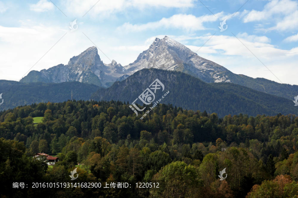 沃茨曼山附近的貝希特斯加登國王湖