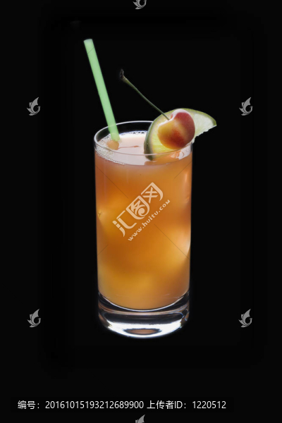 海風(fēng)雞尾酒在黑色背景上