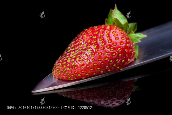 把草莓。