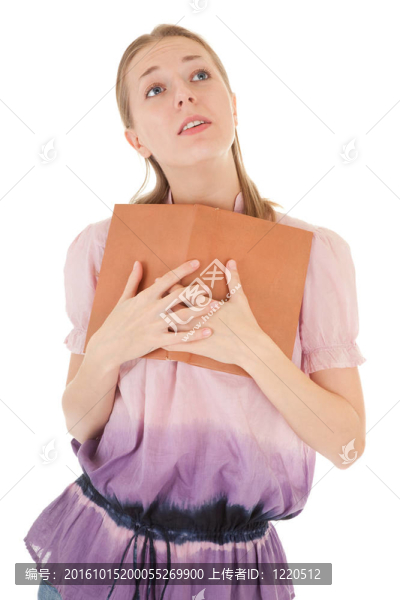 夢中的女孩捧著一本書