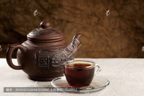 下午茶時間。餐桌上的美食