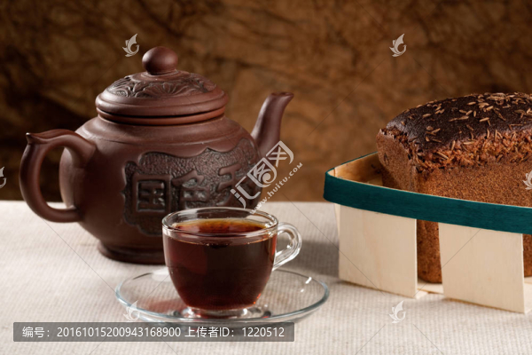 下午茶時間。餐桌上的美食