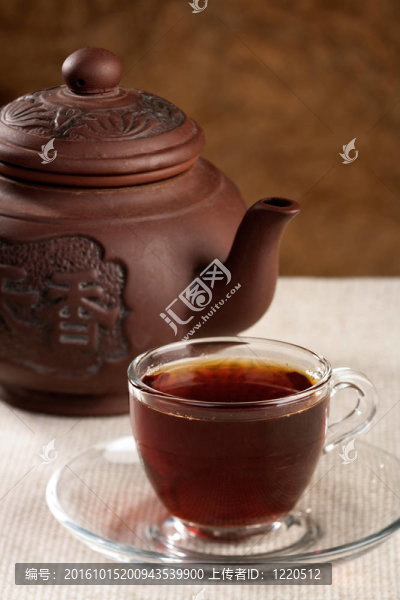 下午茶時間。餐桌上的美食