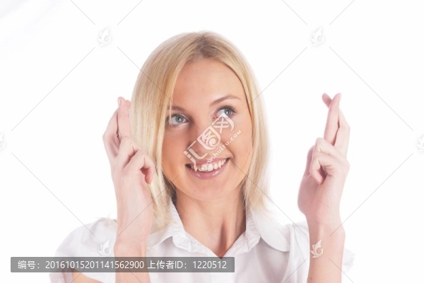 有交叉手指的女孩