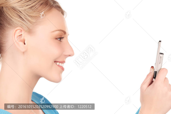 快樂女人用手機