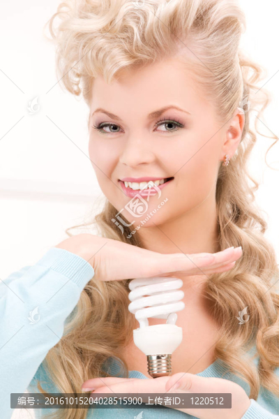 婦女手持節(jié)能燈泡