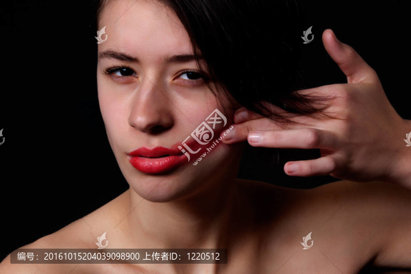 彩色唇膏女孩接近